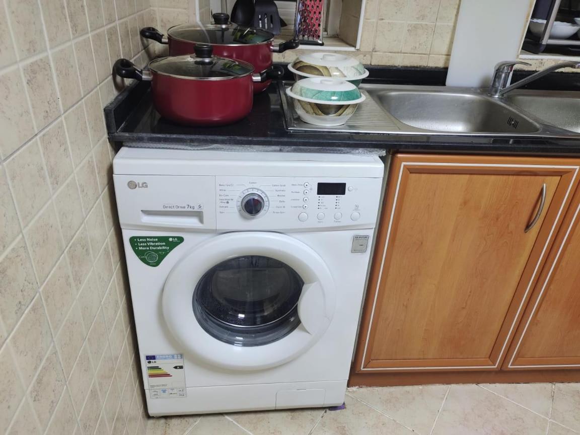 Arnim Suite - 3 Bedrooms Apartment Charjah Extérieur photo