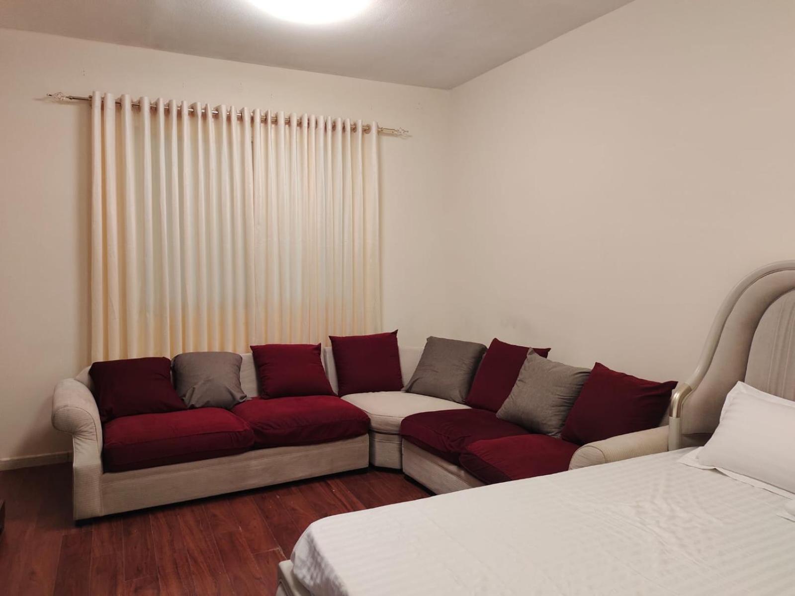 Arnim Suite - 3 Bedrooms Apartment Charjah Extérieur photo