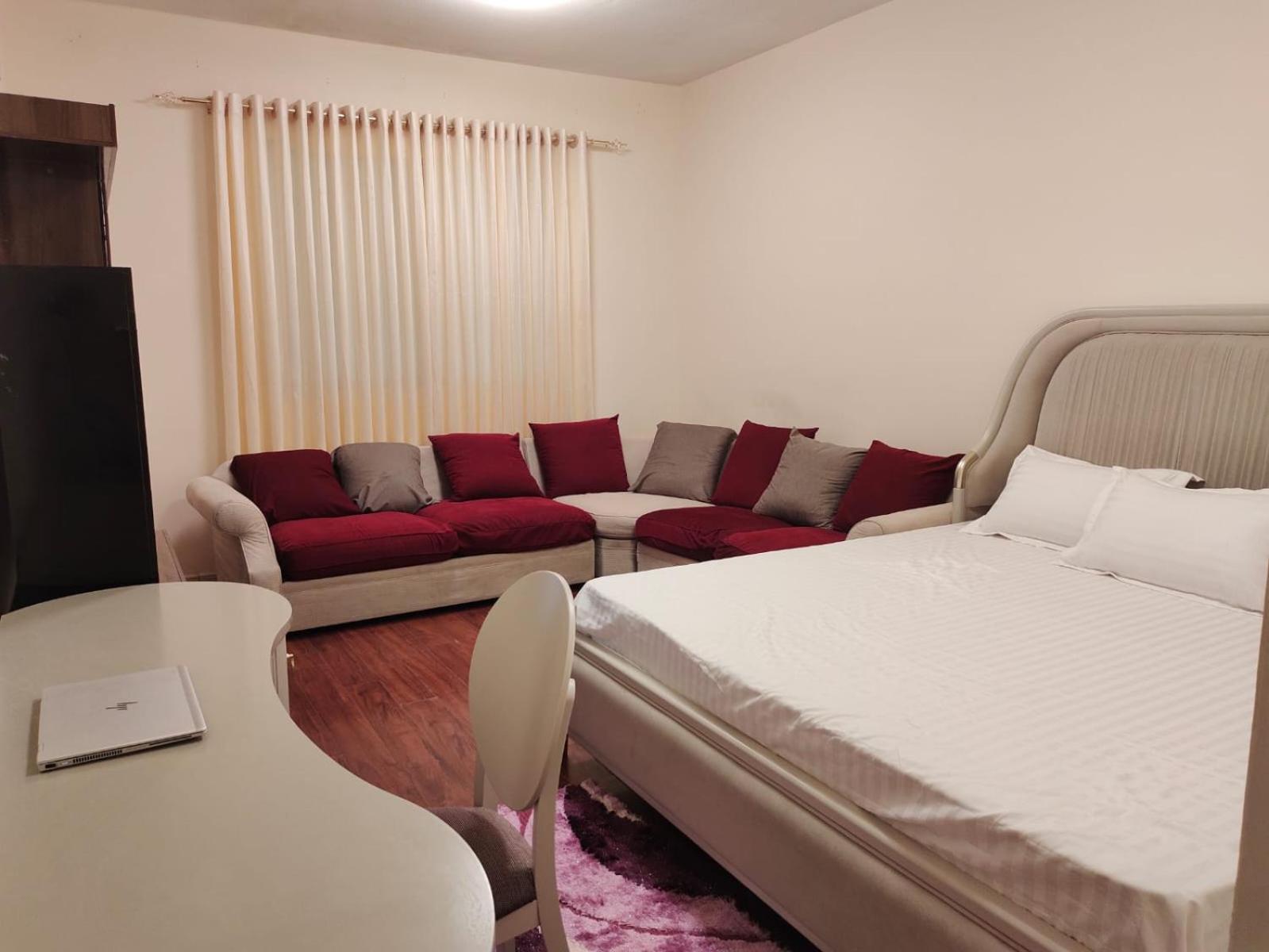 Arnim Suite - 3 Bedrooms Apartment Charjah Extérieur photo